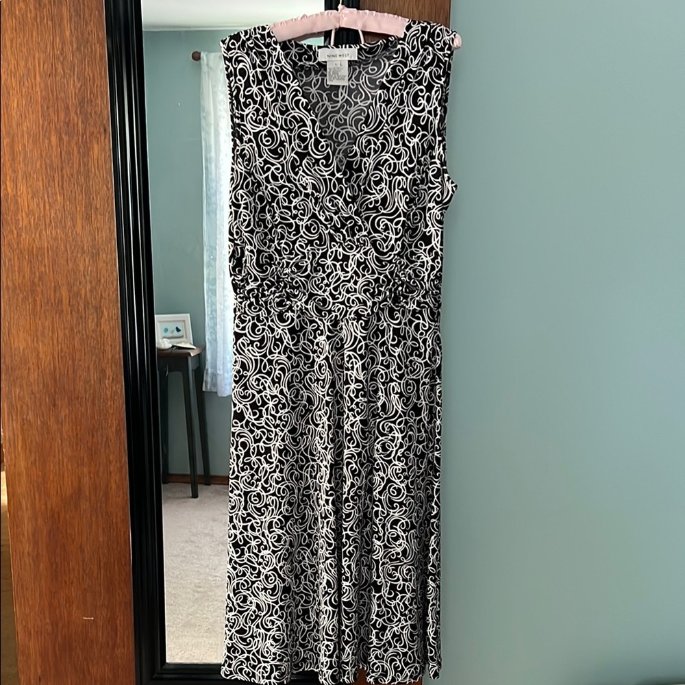 Nine West Black and White Swirl Sleeveless Maxi Dress